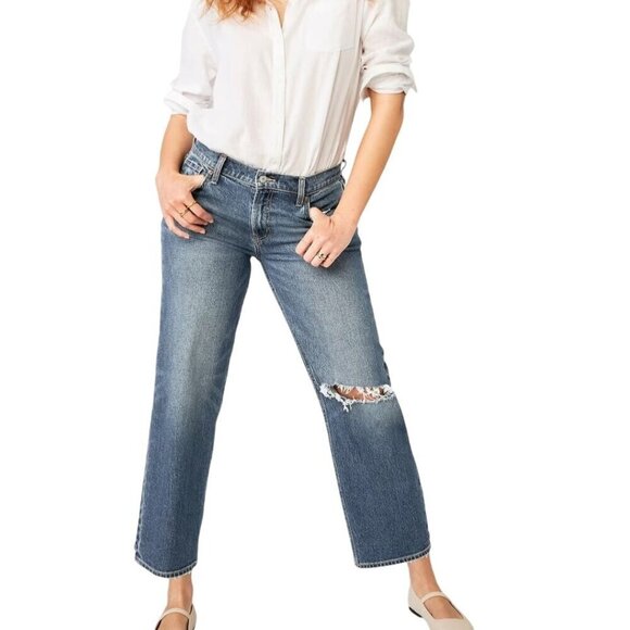 Old Navy Mid Rise Boyfriend Loose Jeans Slight Distress 2023 Size 14 - Picture 1 of 9